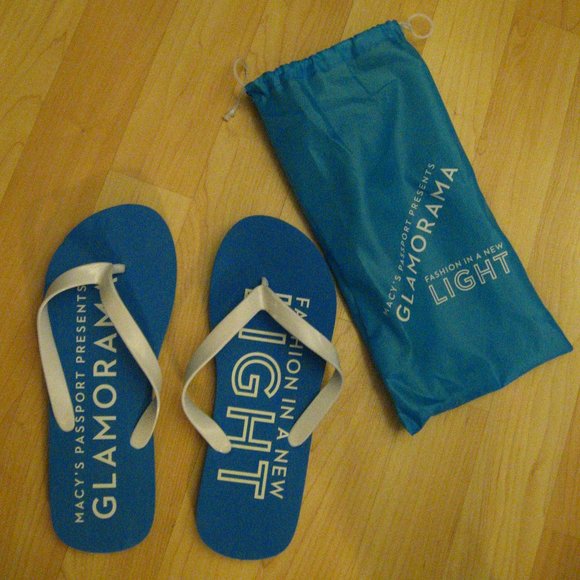 Macy's Passport Men's Flip Flops Large - Picture 1 of 9